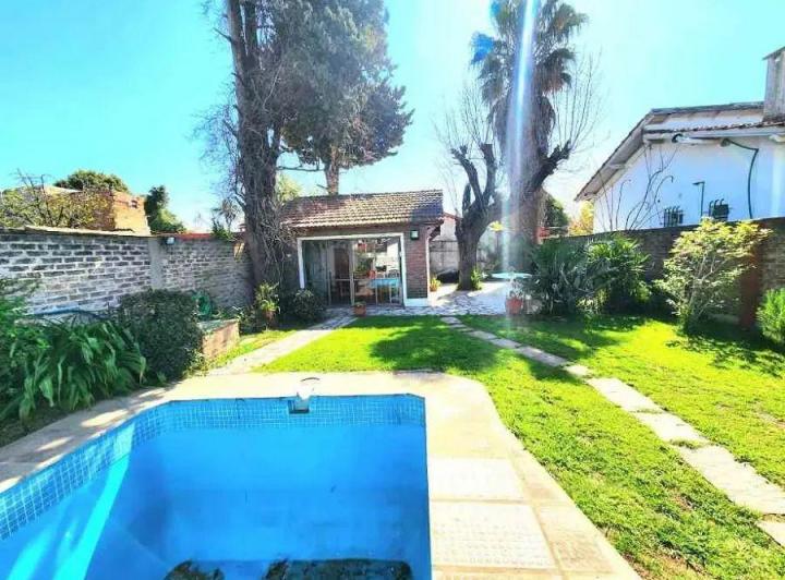 Casa · 190m² · 4 Ambientes · 1 Cochera