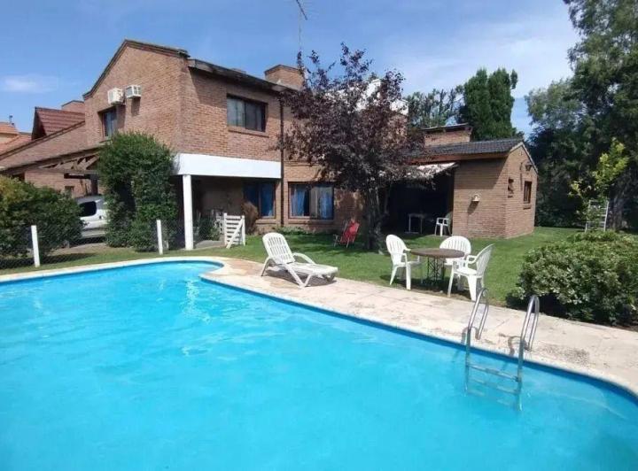 Casa · 266m² · 5 Ambientes · 2 Cocheras