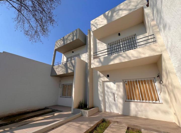 Casa · 170m² · 4 Ambientes · 1 Cochera