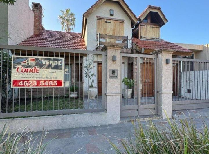Casa · 190m² · 4 Ambientes · 1 Cochera