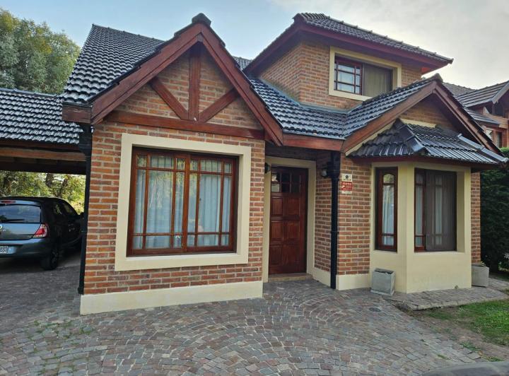 Casa · 185m² · 5 Ambientes · 1 Cochera
