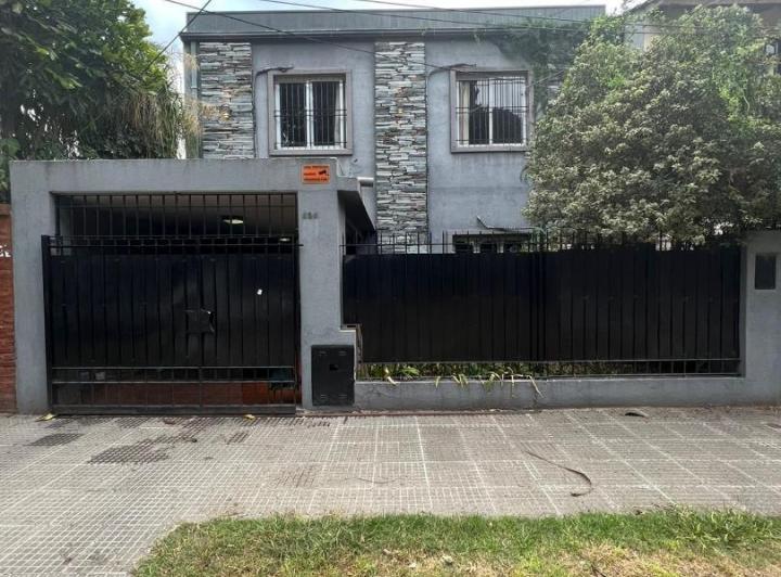 Casa · 190m² · 5 Ambientes · 1 Cochera
