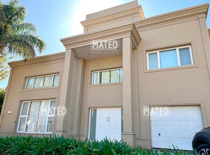 Casa · 283m² · 5 Ambientes · 2 Cocheras