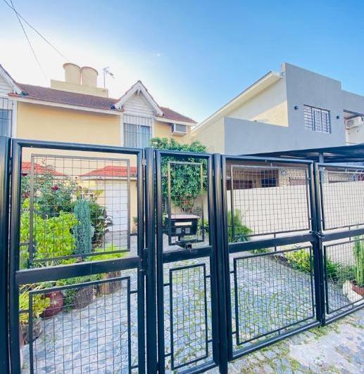 Casa · 90m² · 4 Ambientes · 1 Cochera