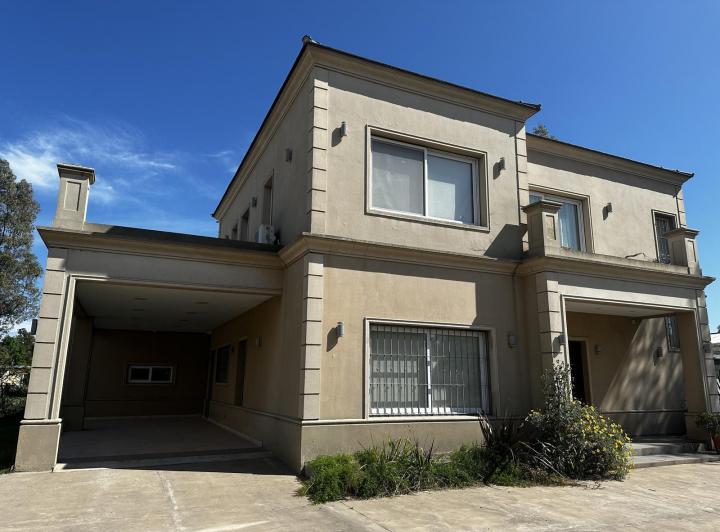 Casa · 200m² · 5 Ambientes · 2 Cocheras