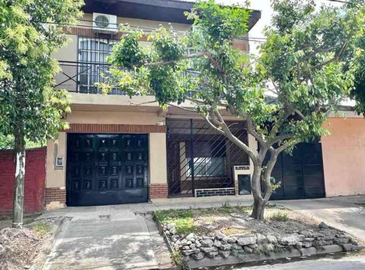 Casa · 180m² · 4 Ambientes · 1 Cochera