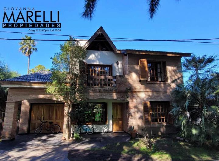Casa · 198m² · 6 Ambientes · 1 Cochera