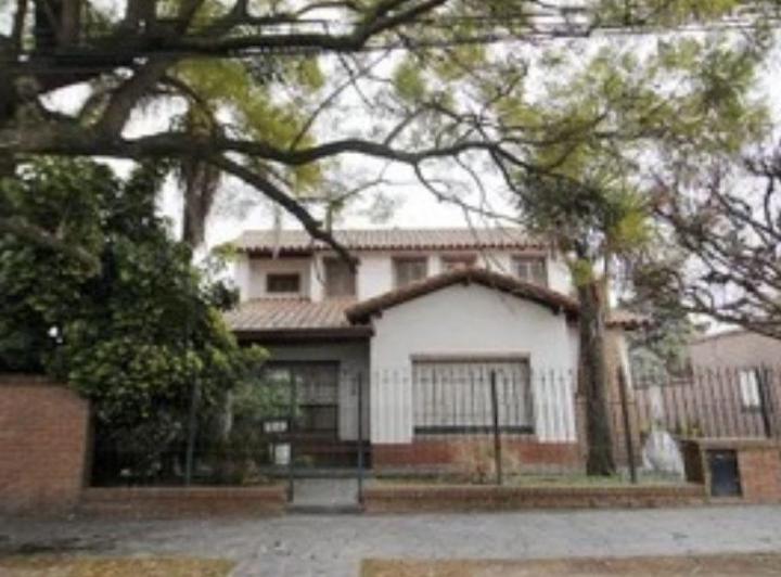 Casa · 250m² · 4 Ambientes · 5 Cocheras