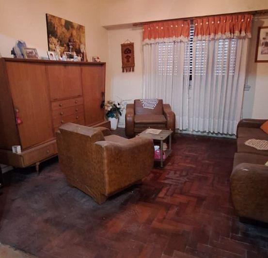 Casa · 220m² · 8 Ambientes · 3 Cocheras