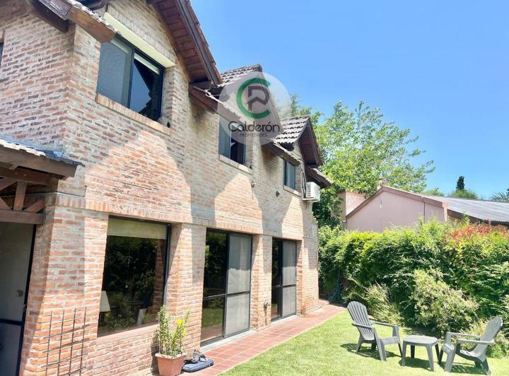 Casa · 220m² · 5 Ambientes