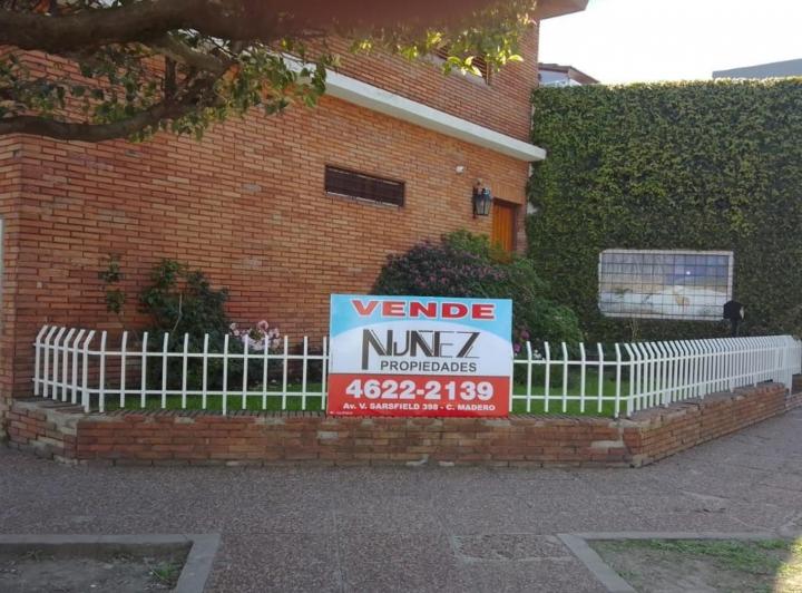 Casa · 215m² · 4 Ambientes