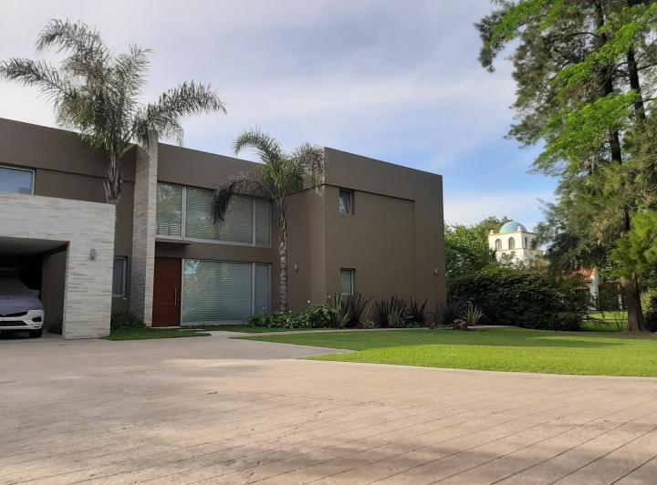 Casa · 3008m² · 10 Ambientes · 3 Cocheras