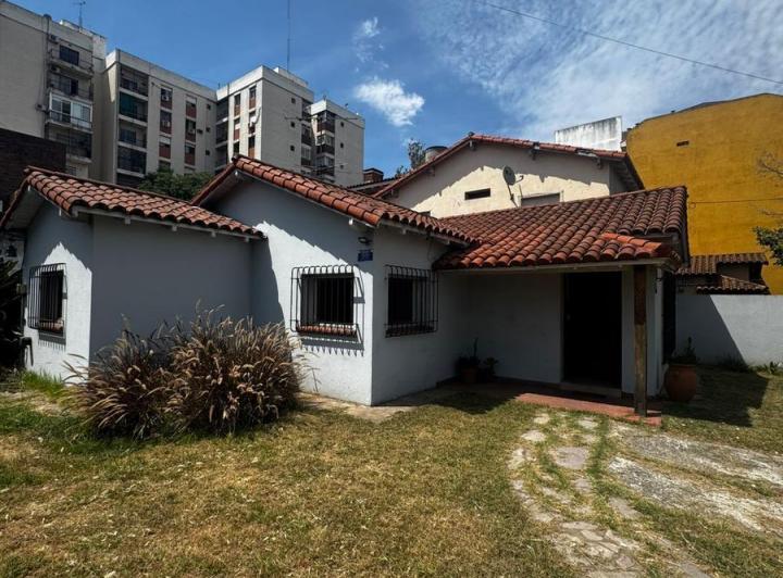 Casa · 200m² · 3 Ambientes · 2 Cocheras