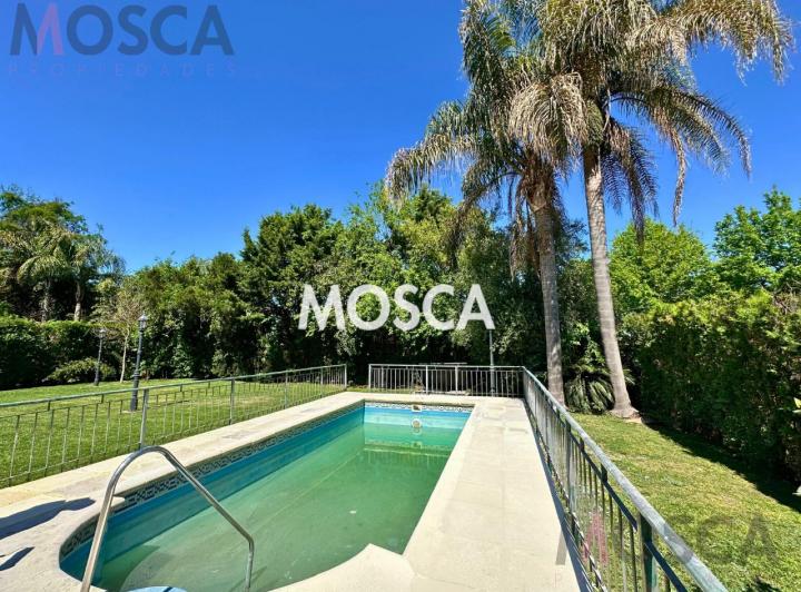 Casa · 218m² · 4 Ambientes · 4 Cocheras