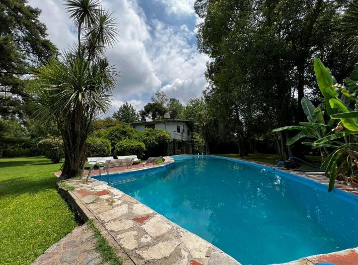 Casa · 300m² · 8 Ambientes