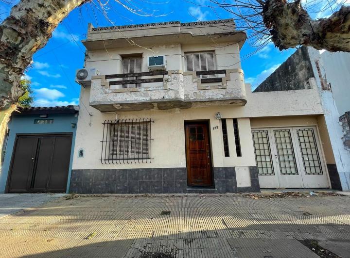 Casa · 160m² · 5 Ambientes · 1 Cochera