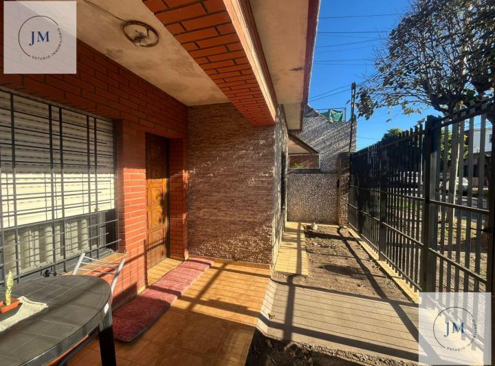 Casa · 210m² · 4 Ambientes · 1 Cochera