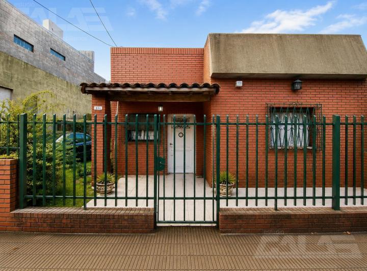 Casa · 100m² · 3 Ambientes · 2 Cocheras