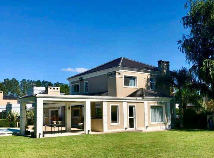 Casa · 232m² · 5 Ambientes