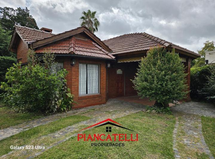 Casa · 390m² · 4 Ambientes · 1 Cochera