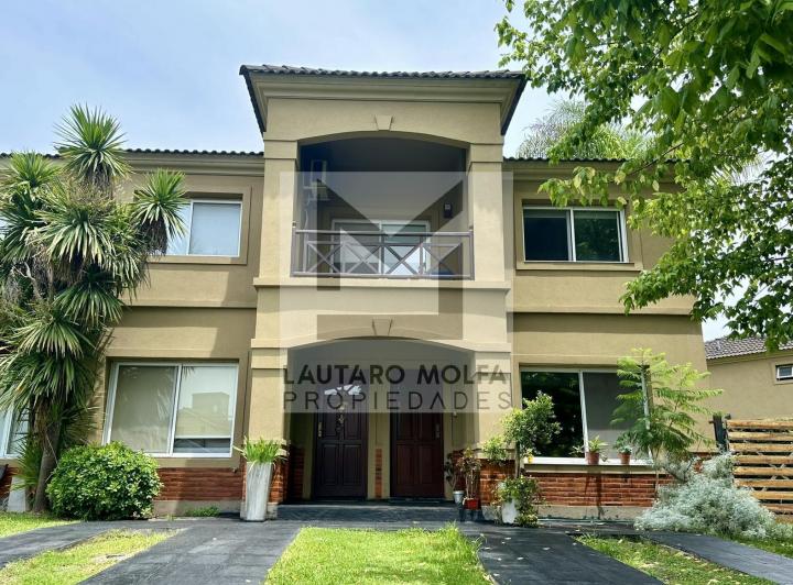 Casa · 137m² · 5 Ambientes · 1 Cochera