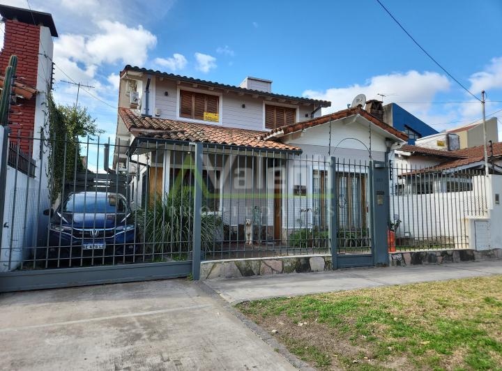Casa · 215m² · 5 Ambientes