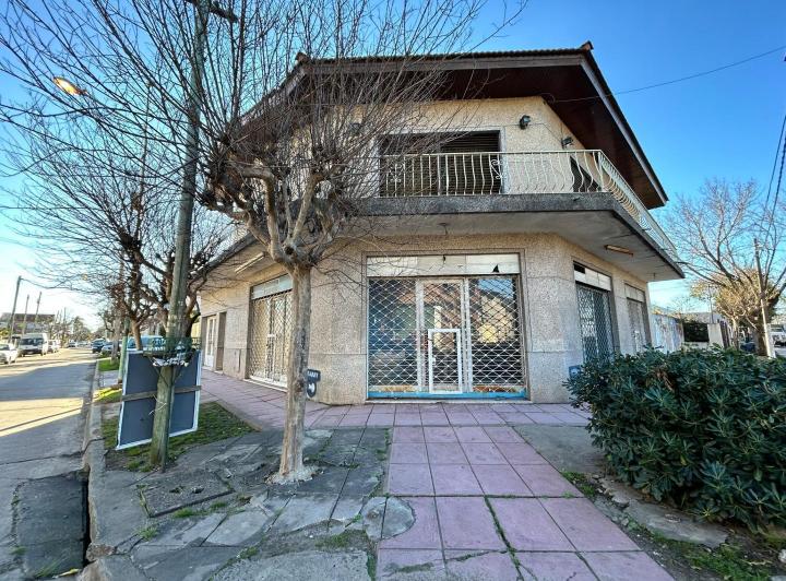 Casa · 278m² · 3 Ambientes · 2 Cocheras