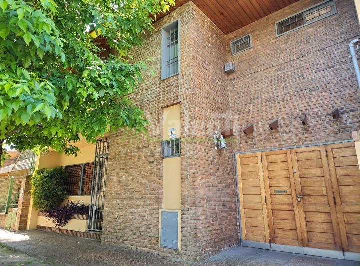 Casa · 190m² · 4 Ambientes · 1 Cochera