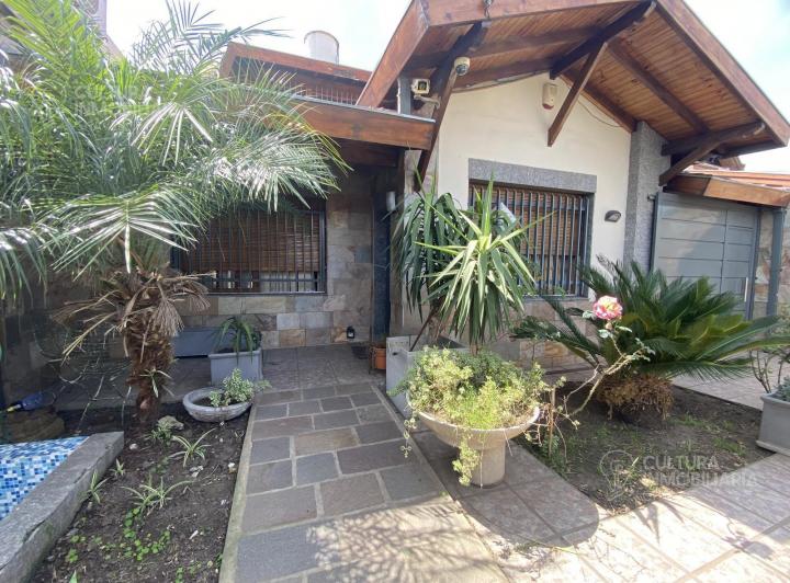 Casa · 248m² · 5 Ambientes · 1 Cochera