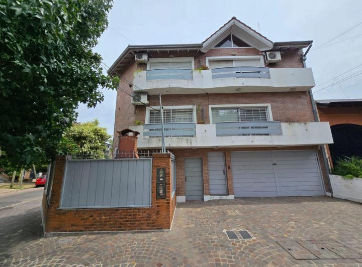 Casa · 150m² · 4 Ambientes · 2 Cocheras