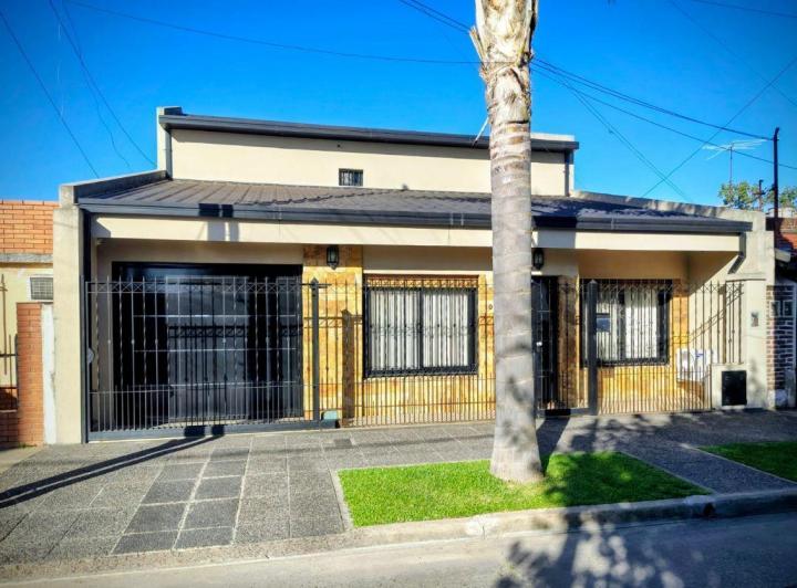 Casa · 150m² · 4 Ambientes · 1 Cochera