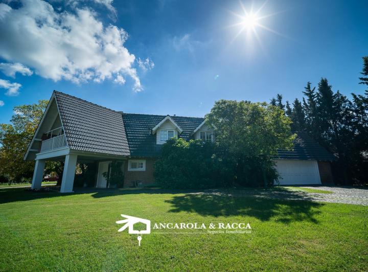 Casa · 2800m² · 8 Ambientes