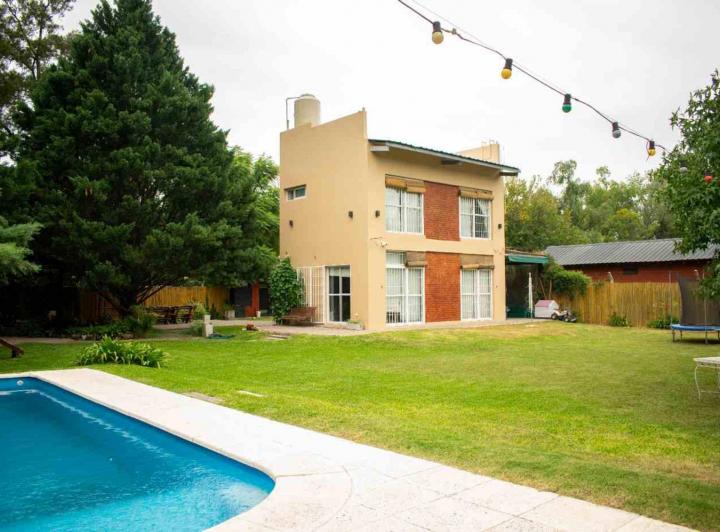 Casa · 114m² · 4 Ambientes · 2 Cocheras