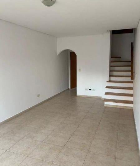 Casa · 93m² · 4 Ambientes · 1 Cochera