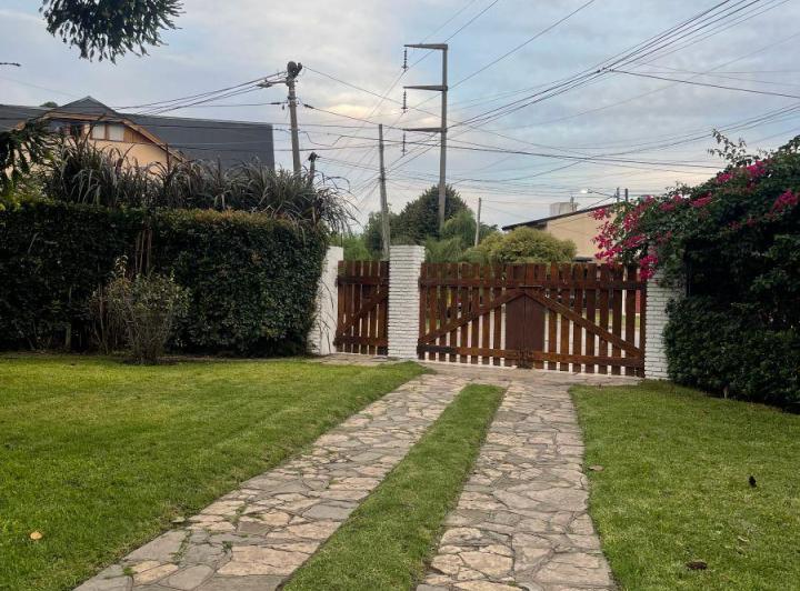 Casa · 136m² · 5 Ambientes · 2 Cocheras