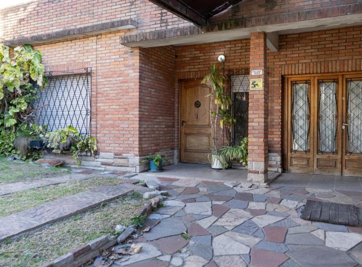 Casa · 200m² · 4 Ambientes · 2 Cocheras