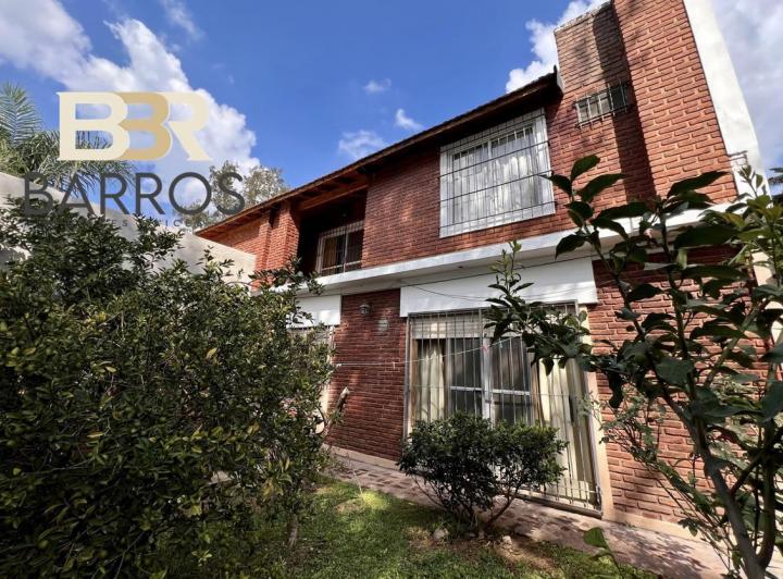 Casa · 300m² · 6 Ambientes · 2 Cocheras
