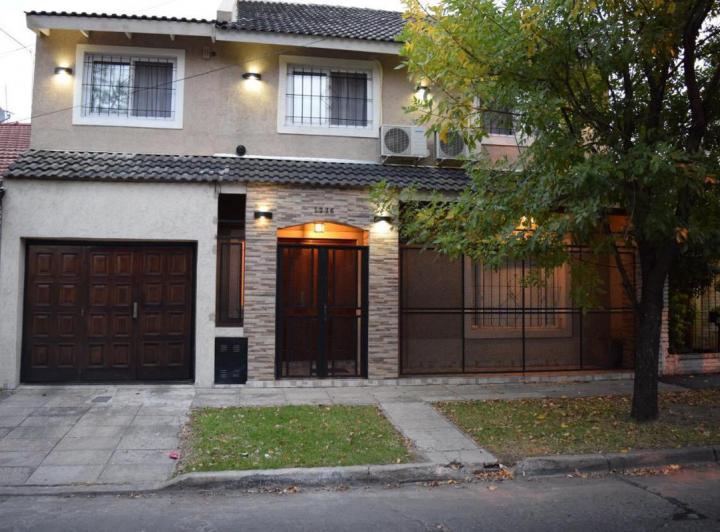 Casa · 170m² · 5 Ambientes · 1 Cochera