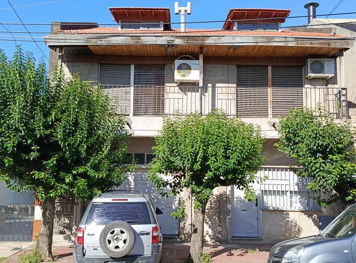Casa · 190m² · 10 Ambientes · 1 Cochera