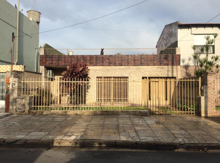 Casa · 160m² · 4 Ambientes · 1 Cochera
