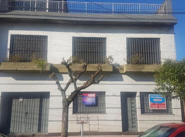 Casa · 235m² · 5 Ambientes · 1 Cochera