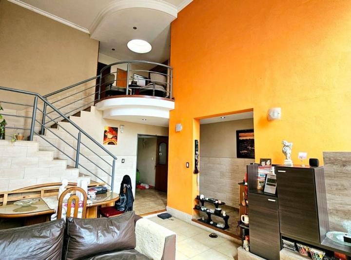 Casa · 182m² · 5 Ambientes · 1 Cochera