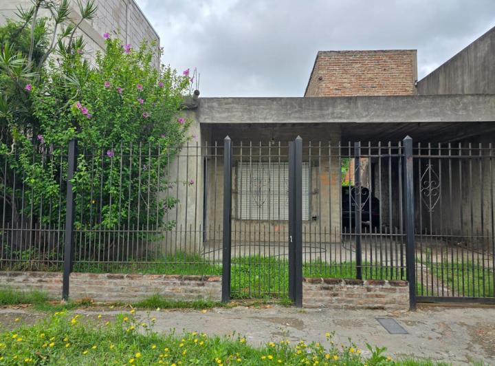 Casa · 80m² · 3 Ambientes · 2 Cocheras