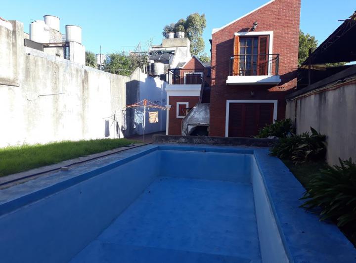 Casa · 300m² · 6 Ambientes · 2 Cocheras