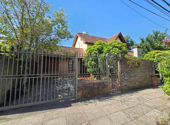 Casa · 250m² · 5 Ambientes · 1 Cochera