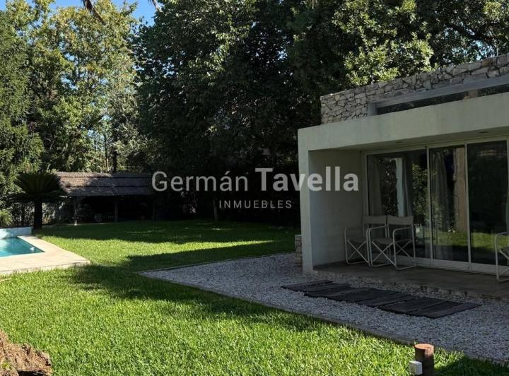 Casa · 200m² · 5 Ambientes · 2 Cocheras