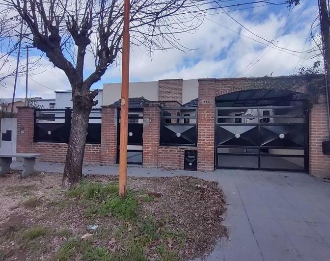 Casa · 110m² · 3 Ambientes · 1 Cochera
