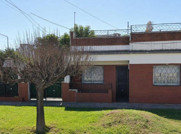 Casa · 165m² · 3 Ambientes · 1 Cochera