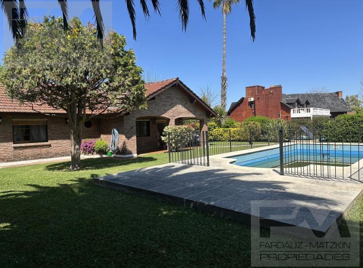 Casa · 128m² · 4 Ambientes · 5 Cocheras