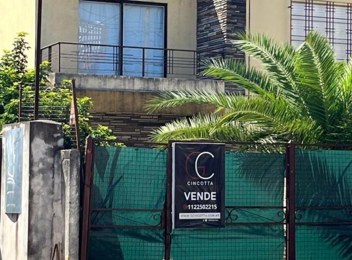 Casa · 120m² · 5 Ambientes · 2 Cocheras